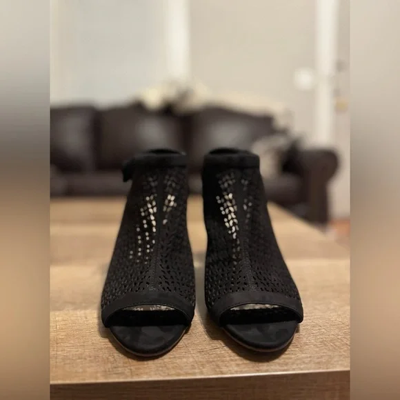 Vince Camuto Leather Heels - Picture 4 of 5